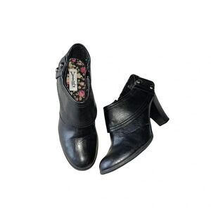 Y Not Rochelle Black Faux Leather Studded Heeled Boots 8 Women’s